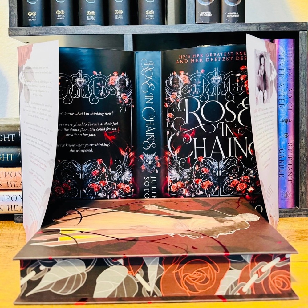 Fairyloot Exclusive Signed Edition Rose In Chains
by Julie Soto - Picture 11 of 12